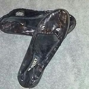 Roxy size 8 black/silver sparkle slip ons